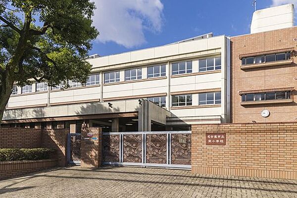 名古屋市立栄小学校■年間を通してさまざまな行事が予定されています。授業参観もあり、子ども達の充実した学校生活を見学することもできます。 229m