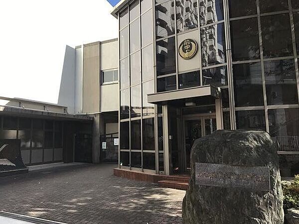 名古屋市立前津中学校■修学旅行や野外学習など様々な行事を行っており、職場体験学習など、学活や総合の時間を使って「働くこと」についてより深く学習していく機会を設けています。 1911m