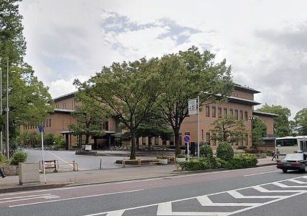 名古屋市鶴舞中央図書館■保存図書館として100万冊の図書を収容できる書庫を持ち、名古屋市図書館で受入れした図書を永く保存しています。 720m