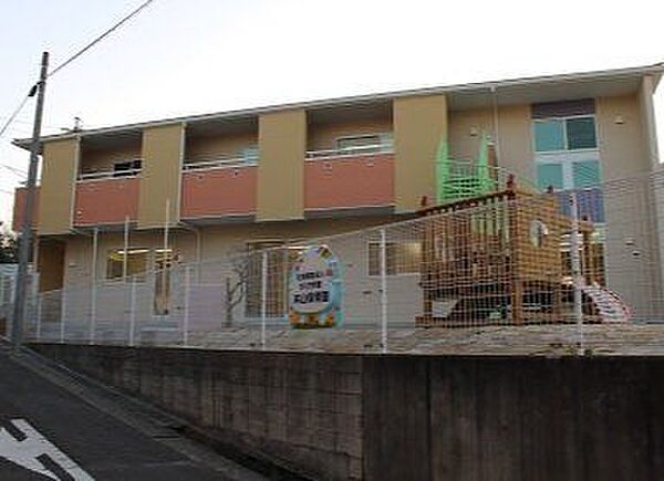 本山保育園■～のびのびと開放的に学び遊ぶ～明るく開放的な園舎をはじめ、遊具も充実しており、子ども達はのびのびと学び遊んでいます。 130m