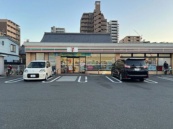 セブンイレブン名古屋泉3丁目店■プライベートブランドの商品も充実した24時間営業の「セブンイレブン、いい気分」セブンイレブン。nanacoカードなどがご利用いただけます！ 70m