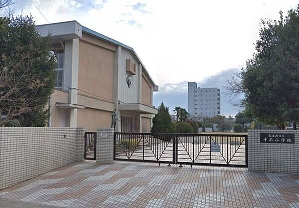 名古屋市立千石小学校■年間を通してさまざまな行事が予定されています。授業参観もあり、子ども達の充実した学校生活を見学することもできます。 800m