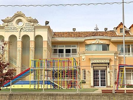 希望ヶ丘保育園■一人ひとりの子どもが健やかに、日々の保育を繰り広げています。四季の彩りが感じられる豊かな自然と、街の人々のあたたかいまなざしの中で、今日も元気に子どもたちの笑い声が響きます。 400m