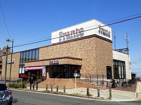 ヤマナカ 富士見台フランテ■サービス情報：「宅配サービス」「トレイ・アルミ缶・ペットボトル回収」「イオン水」など、幅広いニーズに親しまれるスーパーです。 960m