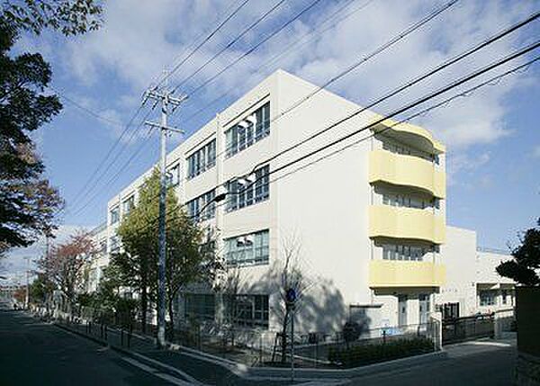 名古屋市立富士見台小学校■力強く生きることや友だちと仲良く過ごすこと、深く学ぶことを教育目標として掲げています。 720m