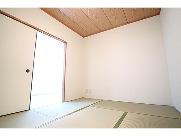 画像28:畳の上でゆっくりとくつろげる和室です