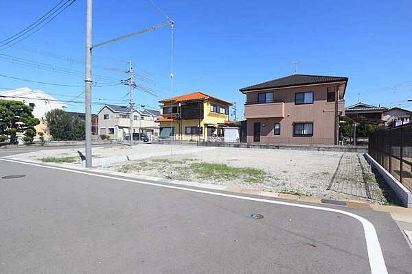 2号地。南西道路で南東が公園なので、日中を通して日当たり・視界共に良好です。