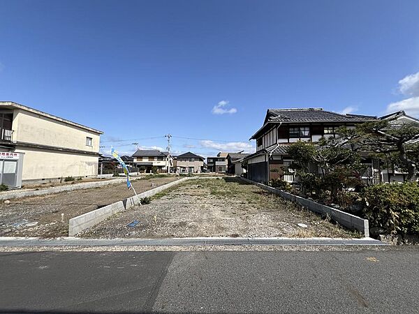 4号地（約45.63坪）。南西向きで日当たり良好な整形地です。