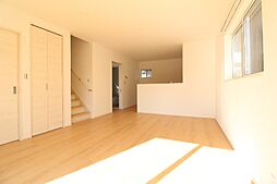 ストーンヴィラ　XIII 1階3LDKのリビング/ダイニング