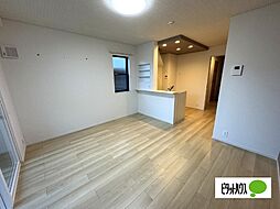 キャトルメゾン 102 1階ワンルームのリビング/ダイニング