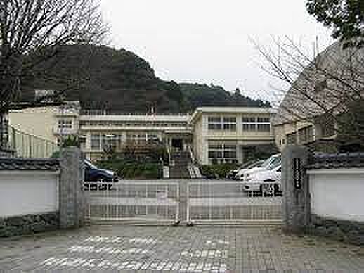 大洲市立大洲南中学校　距離451ｍ