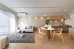 ジェイパーク御苑内藤町 2LDKのリビング/ダイニング