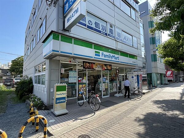 画像17:ファミリーマート 枚方岡東町店（543m）