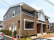 日野駅よりバス8分 徒歩2分 築8年5ヶ月 2階建の賃貸物件