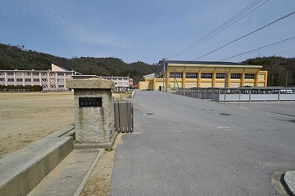 米原市立双葉中学校　校舎 2300m