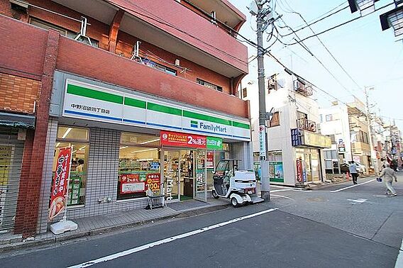 ファミリーマー...