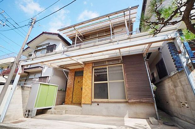 京王線「仙川」駅から徒歩14分。利便性の良い住宅地で販売中の3DKの中古戸建です！南側通路のため、陽当たりは文句なし♪