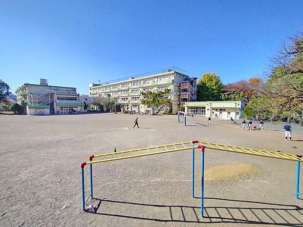 小金井市立緑小学校 徒歩6分。 460m