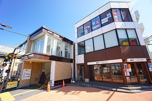 三鷹台駅(京王 井の頭線) 徒歩3分。神田川沿いに佇む三鷹台駅。駅前がここ数年で徐々にキレイになりました。それほど駅前が賑やかというわけでは無いですが、スーパーやコンビニなど必要な買い物施設はしっか…