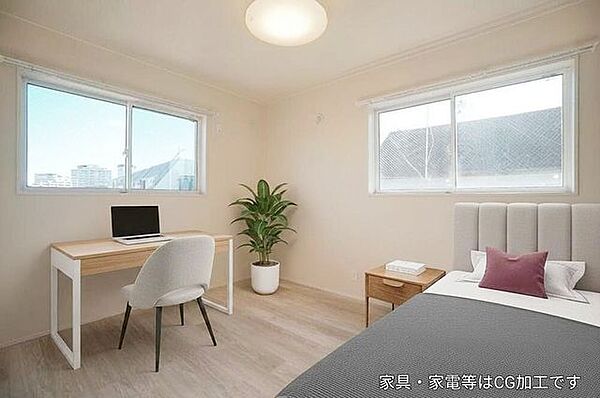 2方向から光が入る明るい洋室。外からの目線が気にならず、リラックスできるお部屋です。