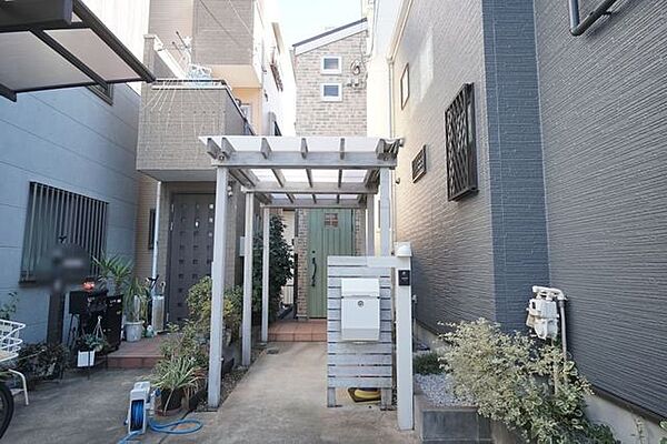 世田谷区三宿2丁目の中古戸建。最寄り駅は田園都市線『池尻大橋』駅まで徒歩15分です。