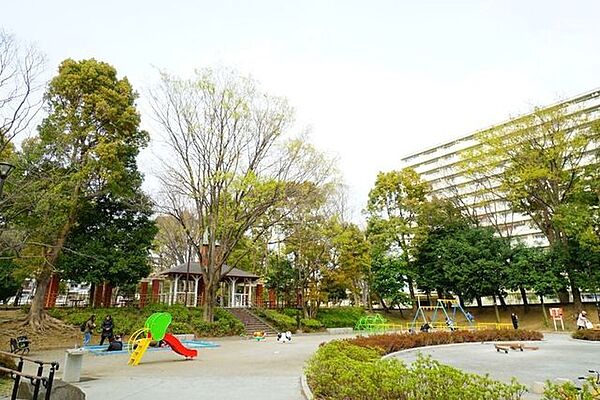 希望丘公園 徒歩10分。 780m
