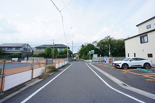 周辺は第一種低層住居専用地域。住環境に配慮され、生活のしやすさに重点をおいた閑静な住宅地です。