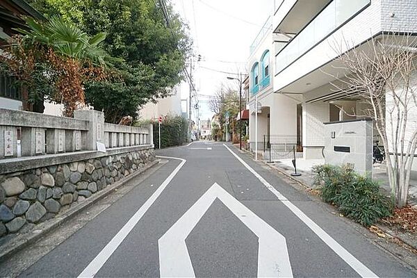 現地の周辺環境や駅までの道のりなど、住環境も合わせてご確認いただきながらご検討ください。