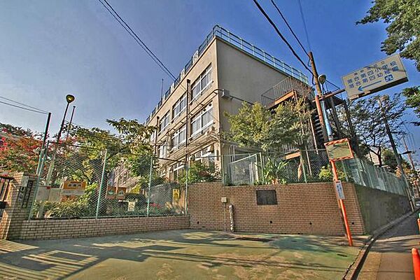 新宿区立落合第四小学校 徒歩4分。 280m
