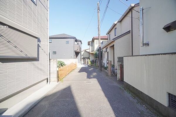 物件周辺は車通りが少なく、静かで落ち着いた雰囲気の住宅地になっています。