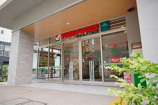 ヨークフーズwithザ・ガーデン自由が丘西落合店 徒歩3分。 200m