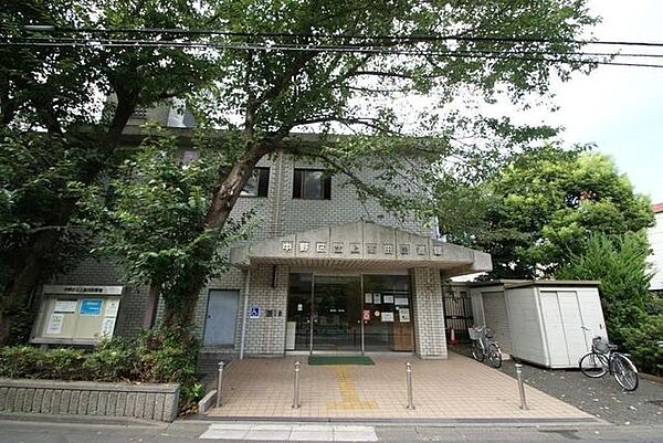 中野区立上高田図書館 徒歩10分。 730m