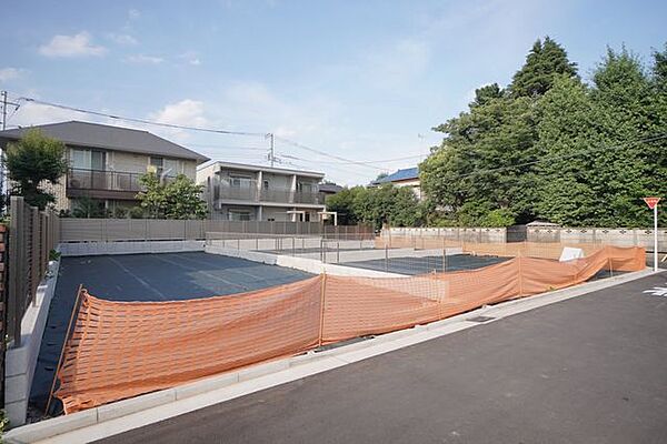 更地の状態ですのですぐに建築が始められます。土地の状況や隣地との境界が事前に確認できて安心です。