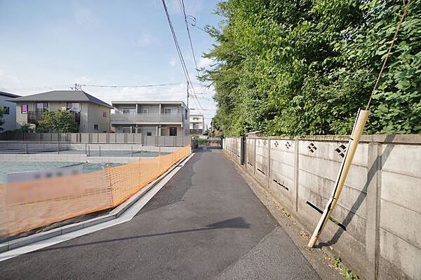 周辺は第一種低層住居専用地域。住環境に配慮され、生活のしやすさに重点をおいた閑静な住宅地です。