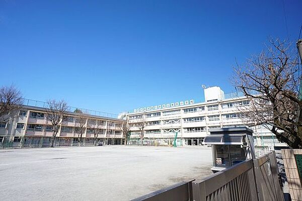 三鷹市立第五小学校 徒歩5分。 350m