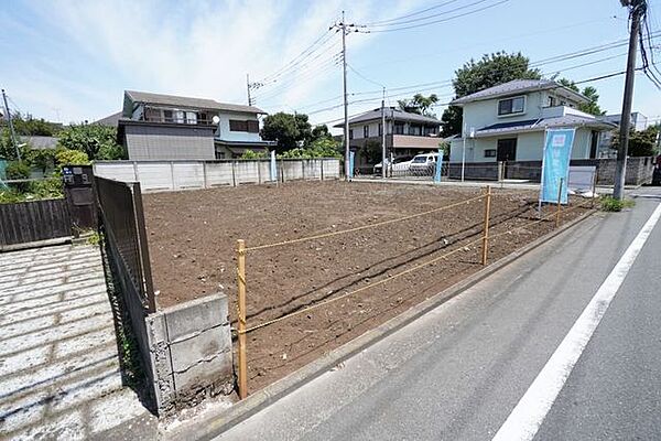 更地の状態ですのですぐに建築が始められます。土地の状況や隣地との境界が事前に確認できて安心です。