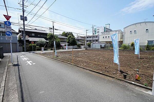 間口が広い理想的な土地形状です。現況更地ですので早めのお引渡しにも対応可能です。