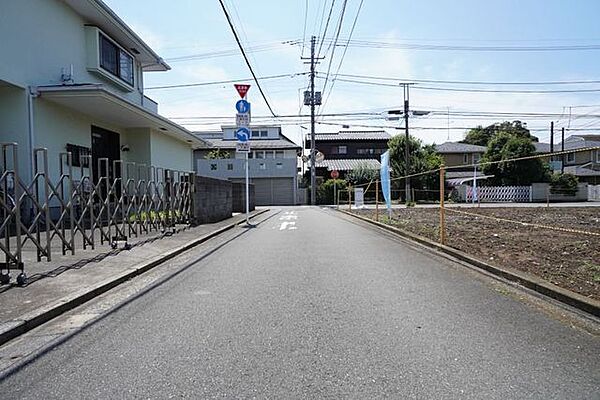 更地の状態ですのですぐに建築が始められます。土地の状況や隣地との境界が事前に確認できて安心です。
