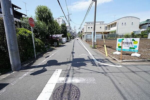 南道路に面した陽あたりの良い理想的な土地です。