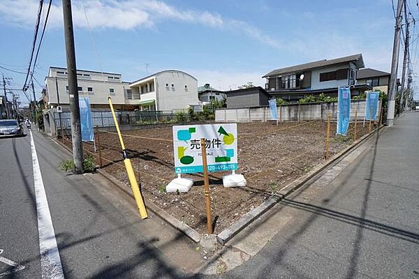 南道路に面した陽あたりの良い理想的な土地です。