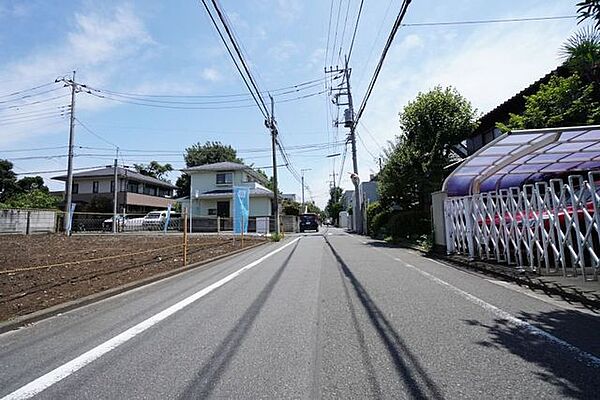 間口が広い理想的な土地形状です。現況更地ですので早めのお引渡しにも対応可能です。