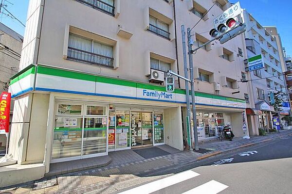 ファミリーマート下連雀三丁目店 徒歩0分。 1m