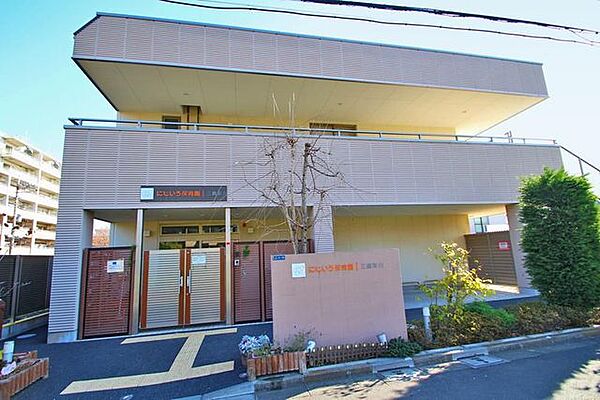 にじいろ保育園三鷹新川 徒歩2分。 130m