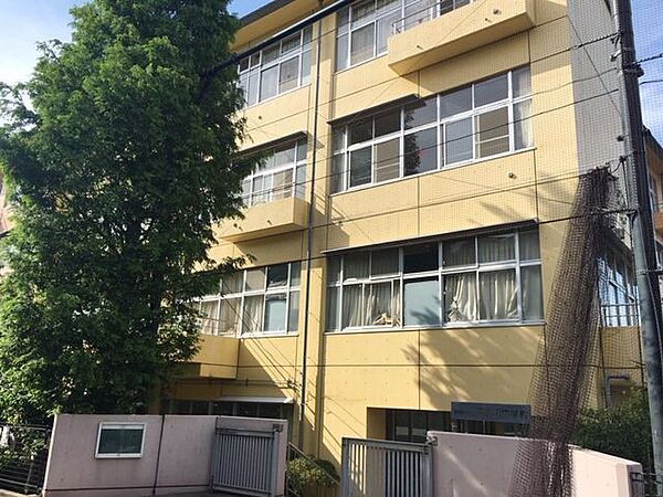 世田谷区立東深沢中学校 徒歩9分。 660m