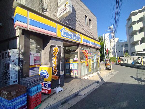 ミニストップ中野駅北口店 徒歩3分。 200m