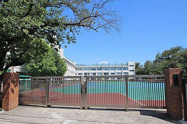 豊島区立さくら小学校 徒歩4分。 320m