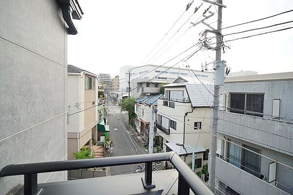 天気のよい日は大量の洗濯物もすぐに乾きそうですね。