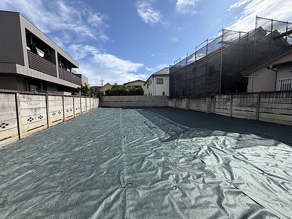 善福寺公園まで徒歩4分。徒歩3分のバス停からは荻窪駅行きのバス便あり。丸ノ内線へのアクセスも良好です