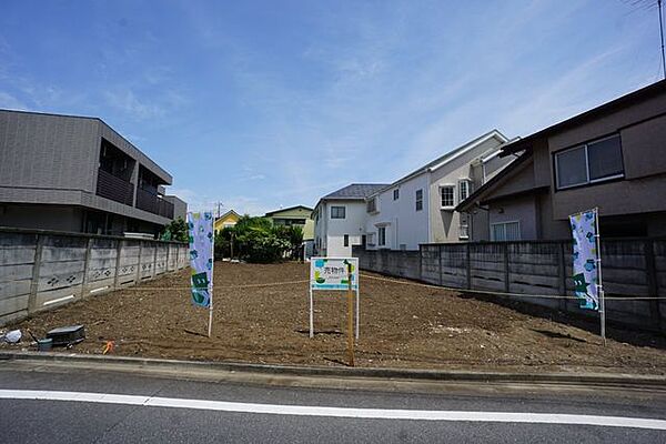 現況古家がありますが更地にして引き渡しの予定です。