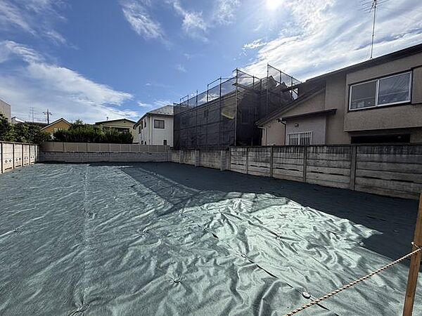陽当たりの良い整形地。敷地の南側が広いので明るい間取りが設計できそう。